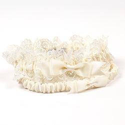 Eleanor Lace Wedding Garter in Ivory